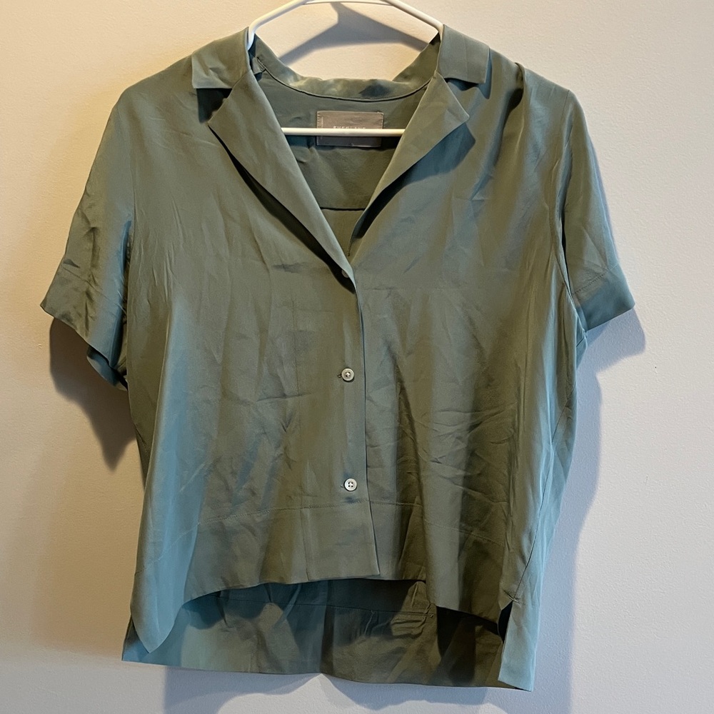 Everlane Notch Shirt in Washable Silk in Sage Green Size 2